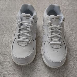 NEW BALANCE Women's 577 White Leather Walking Shoe Size 8.5 BNIB